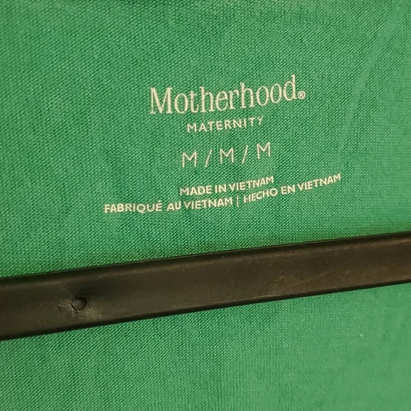 Motherhood Maternity Green Tshirt Size Medium - Picture 3 of 3